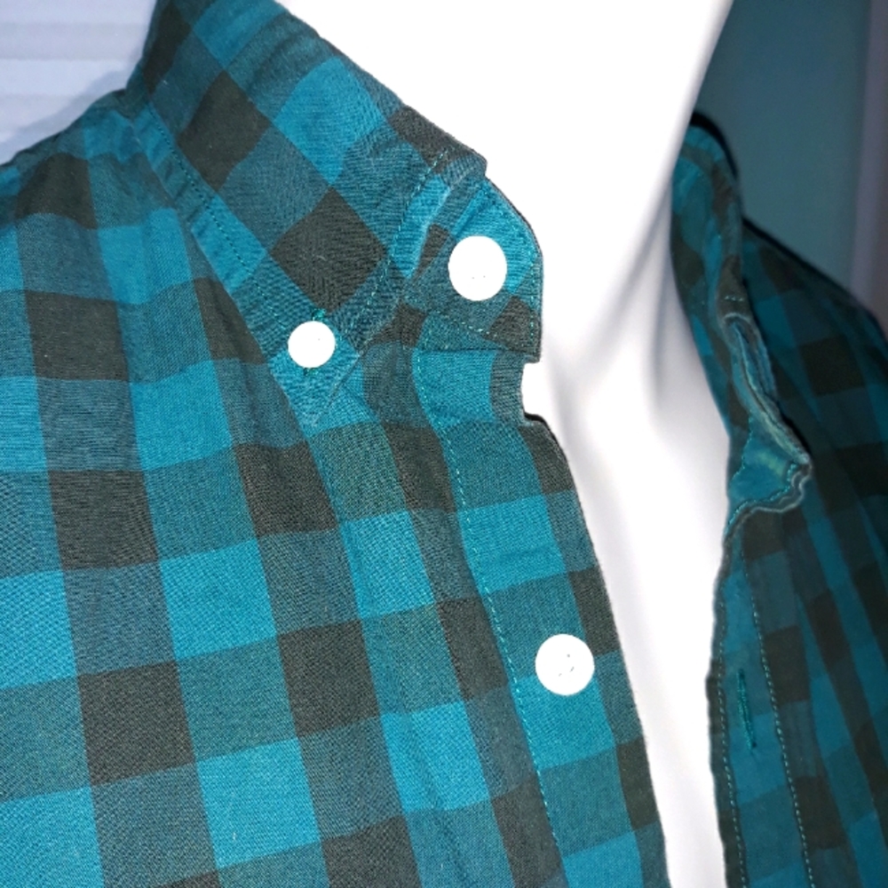 J. Crew mens slim green and black plaid cotton shirt. Medium